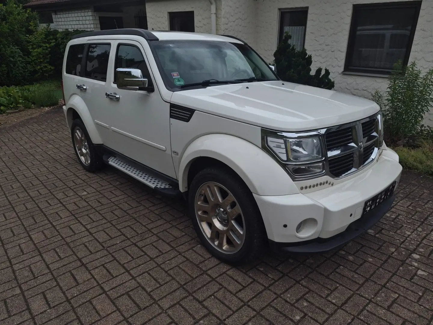 Dodge Nitro SXT Weiß - 1
