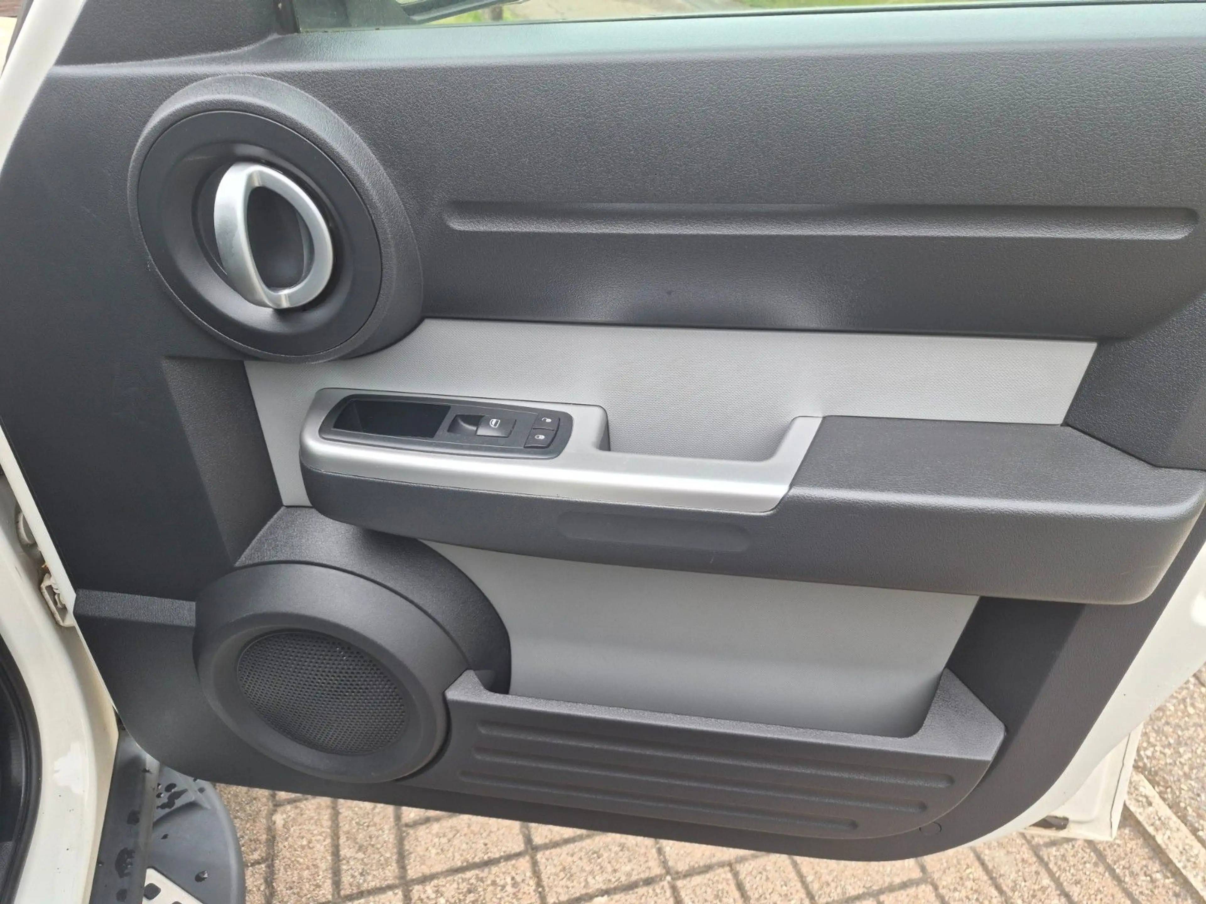 Dodge Nitro SXT — photo 9