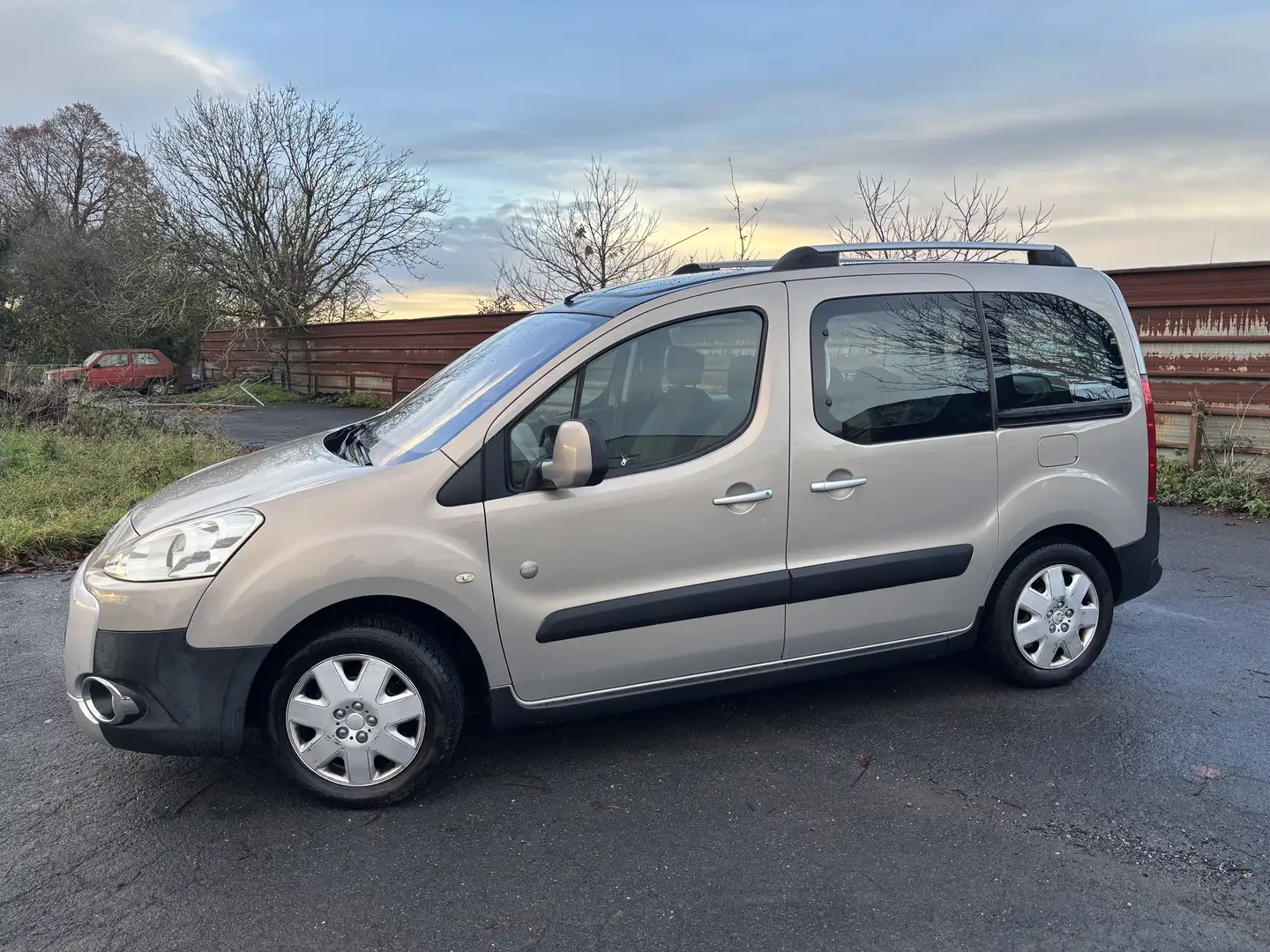 Peugeot Partner Tepee Outdoor 1.6 HDI - FULL OPTIONS - 2