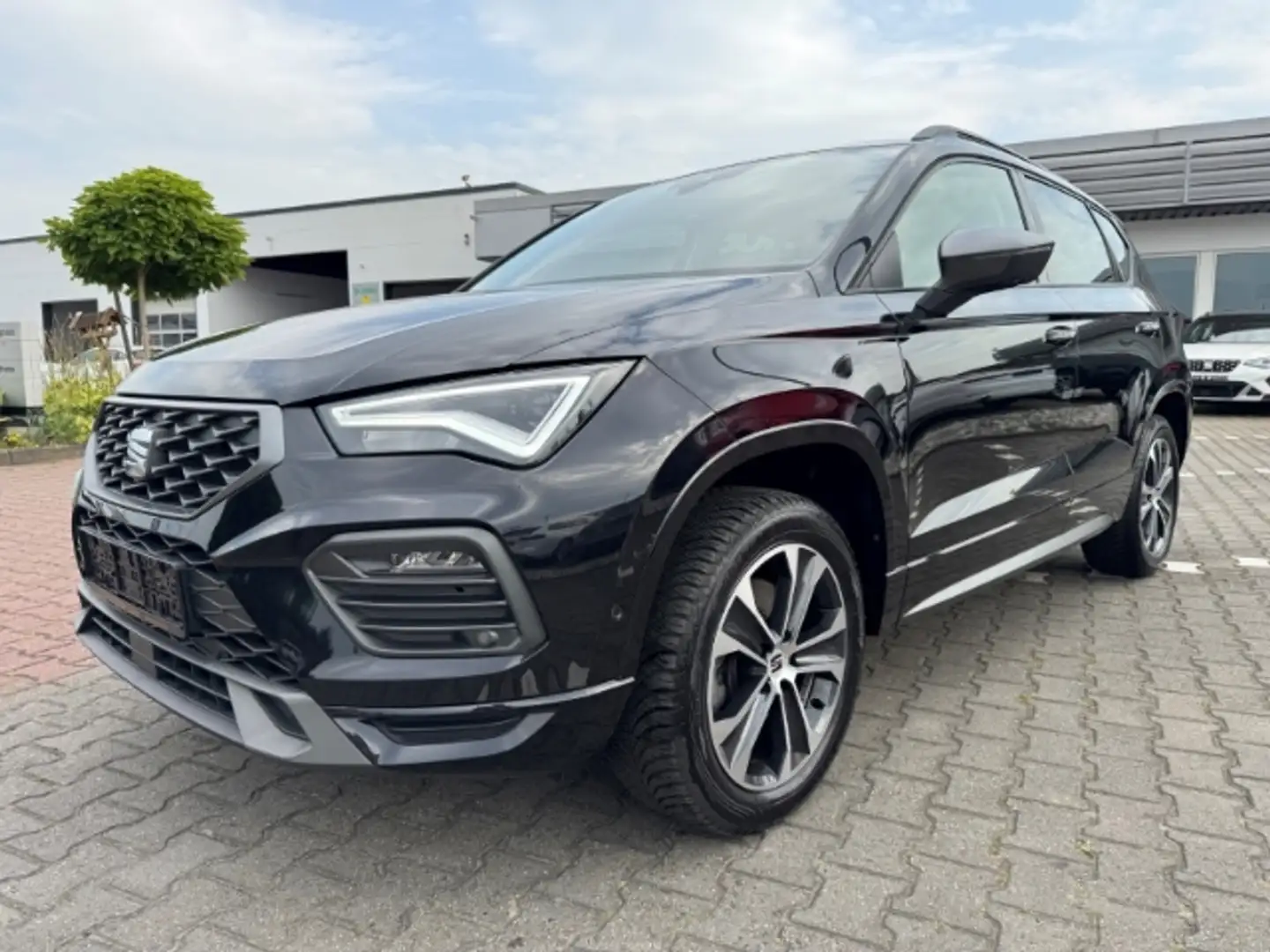SEAT Ateca FR 2.0 TDI Navi LED Kamera Winterpaket el.Heckklap Schwarz - 1