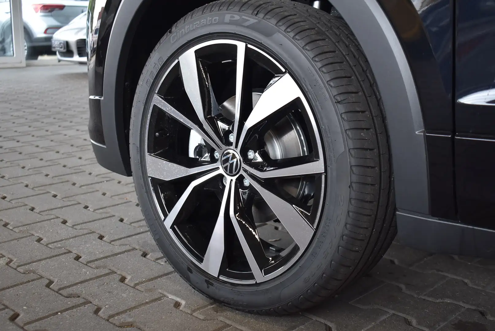 Volkswagen T-Cross 1.5 TSI DSG R-Line Navi APP IQ Light Schwarz - 2