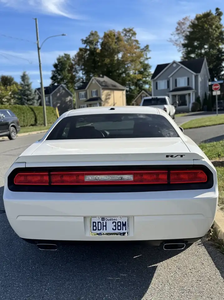 Dodge Challenger снимка Dodge Challenger