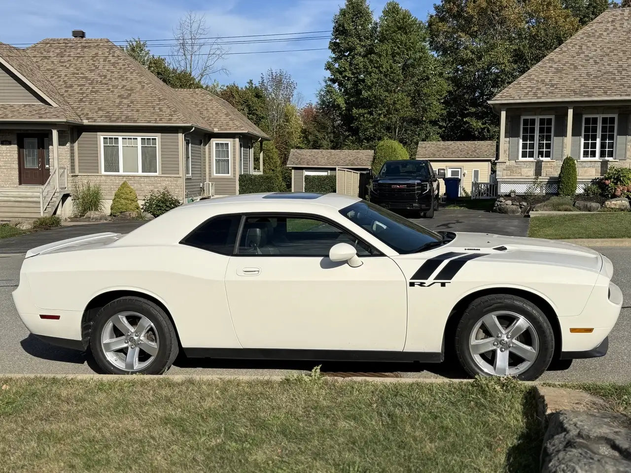 Dodge Challenger снимка Dodge Challenger