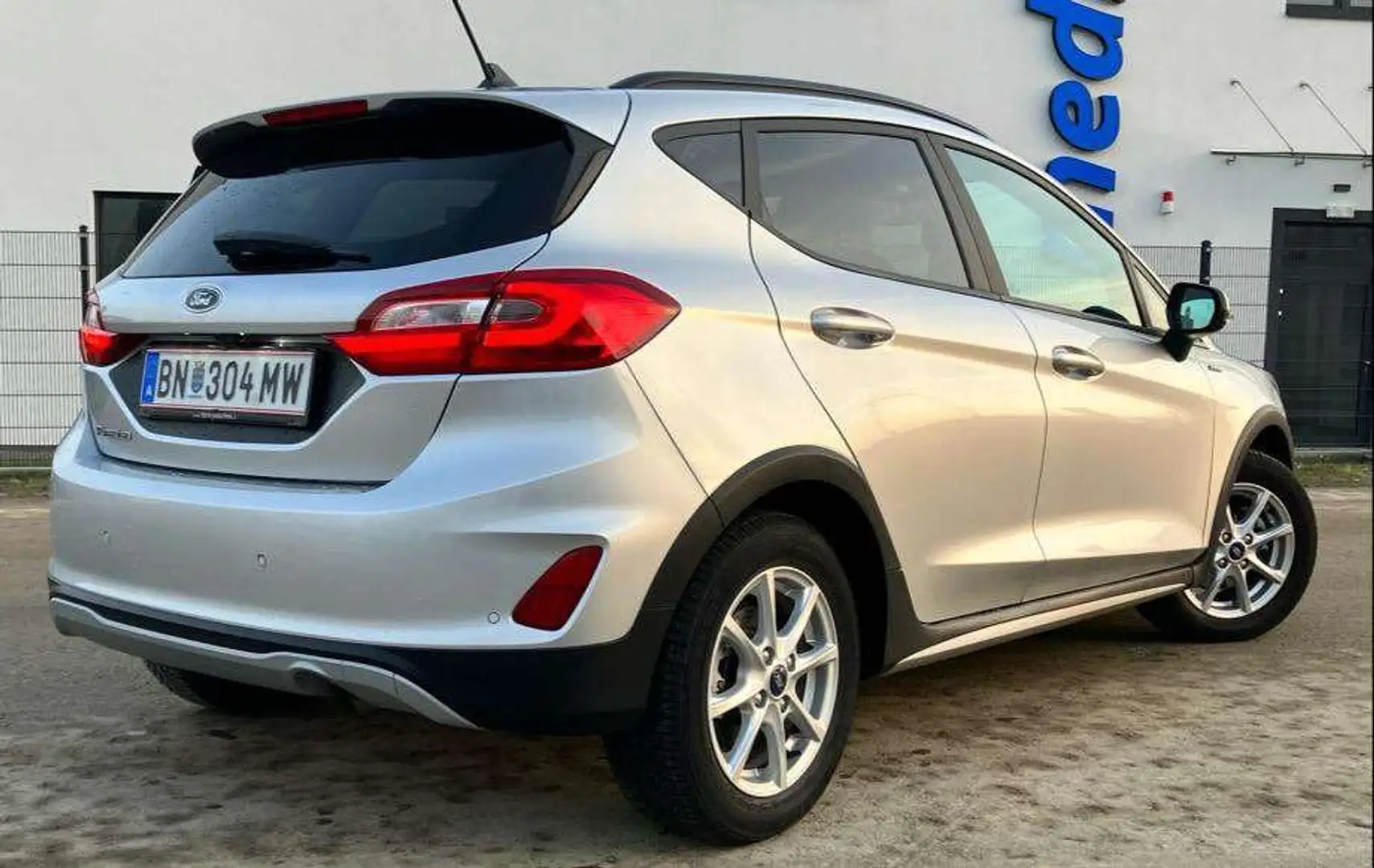 Ford Fiesta Fiesta Active 1,0 EcoBoost Start/Stop Active Silber - 2