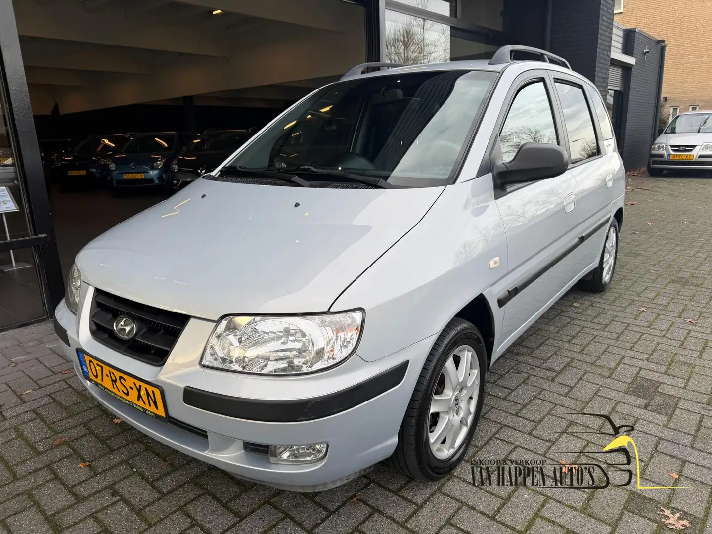 Hyundai Matrix 1.6i Active Cool Серый - 2