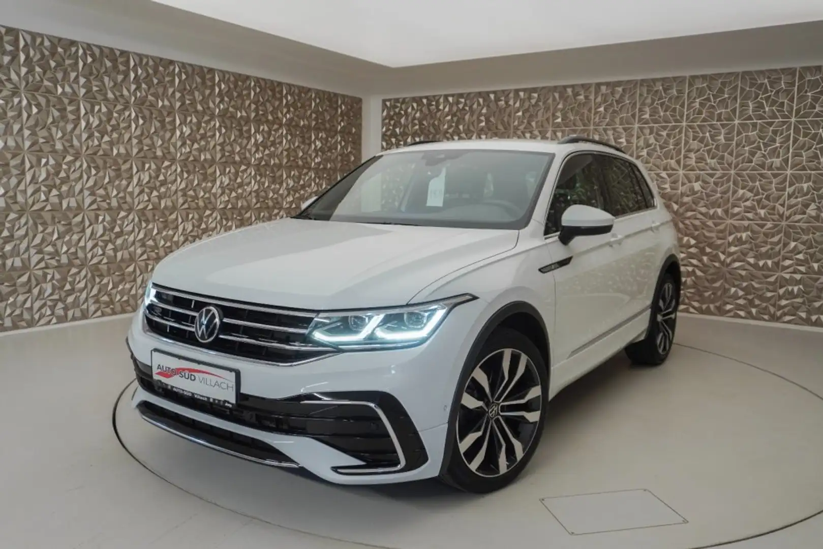 Volkswagen Tiguan R-Line 4Motion - 1