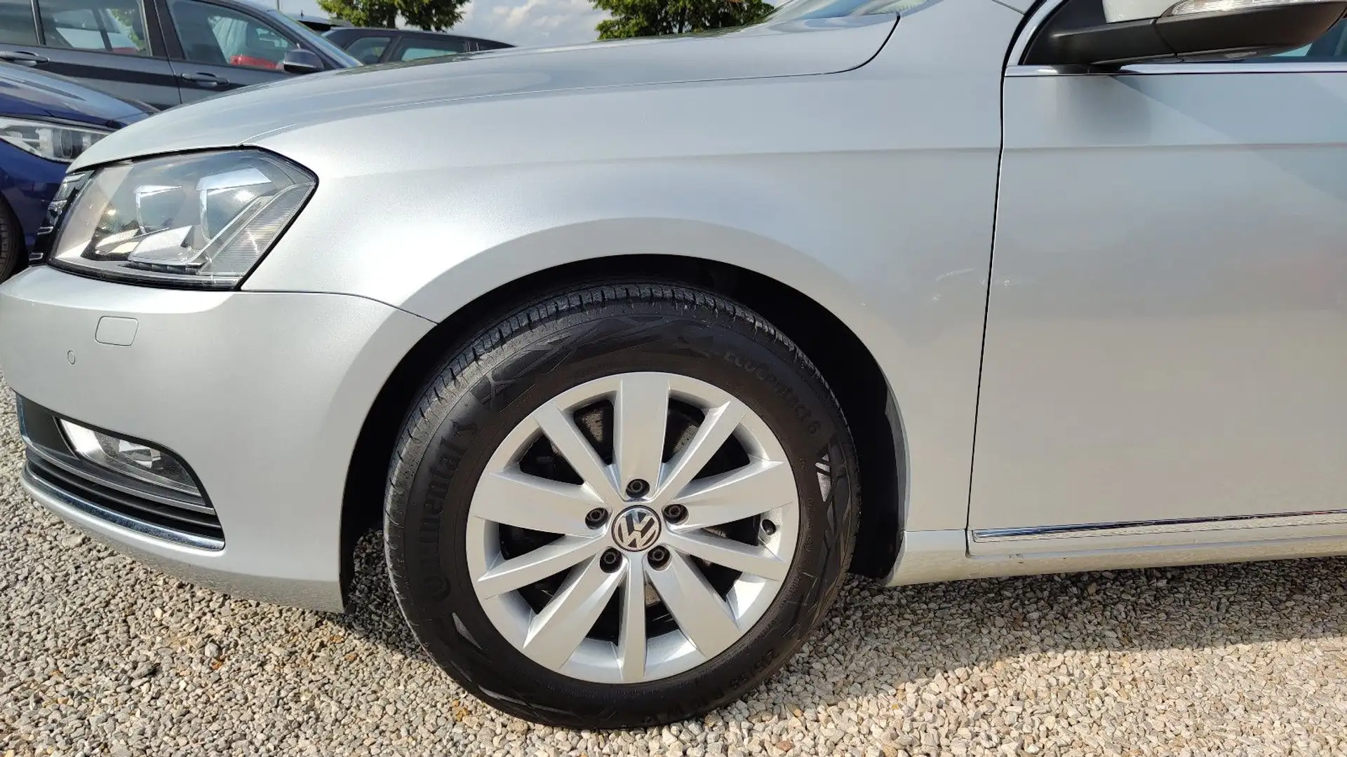 Volkswagen Passat Variant Passat Var. 2.0 TDI Comfortline BlueMotion Xenon Zilver - 2