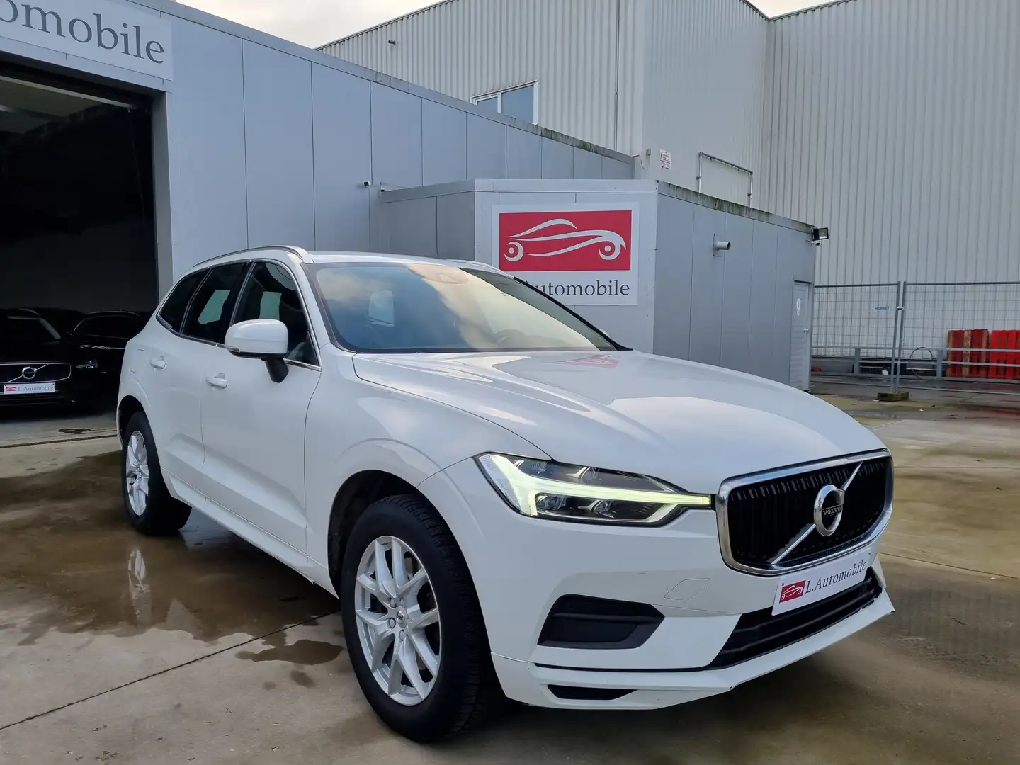 Volvo XC60 2.0 D4 // GEARTRONIC // Wit - 2