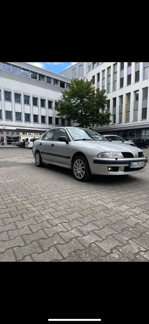 Mitsubishi Carisma gdi 1.8 Gümüş rengi - 1