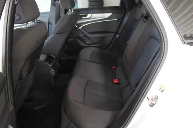 Audi A6 Avant view 14
