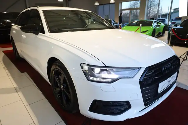 Audi A6 Avant view 2