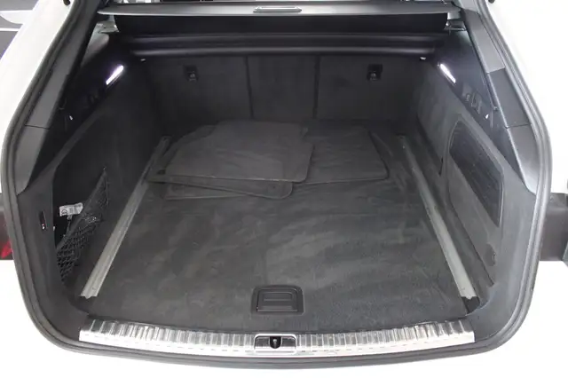 Audi A6 Avant view 11