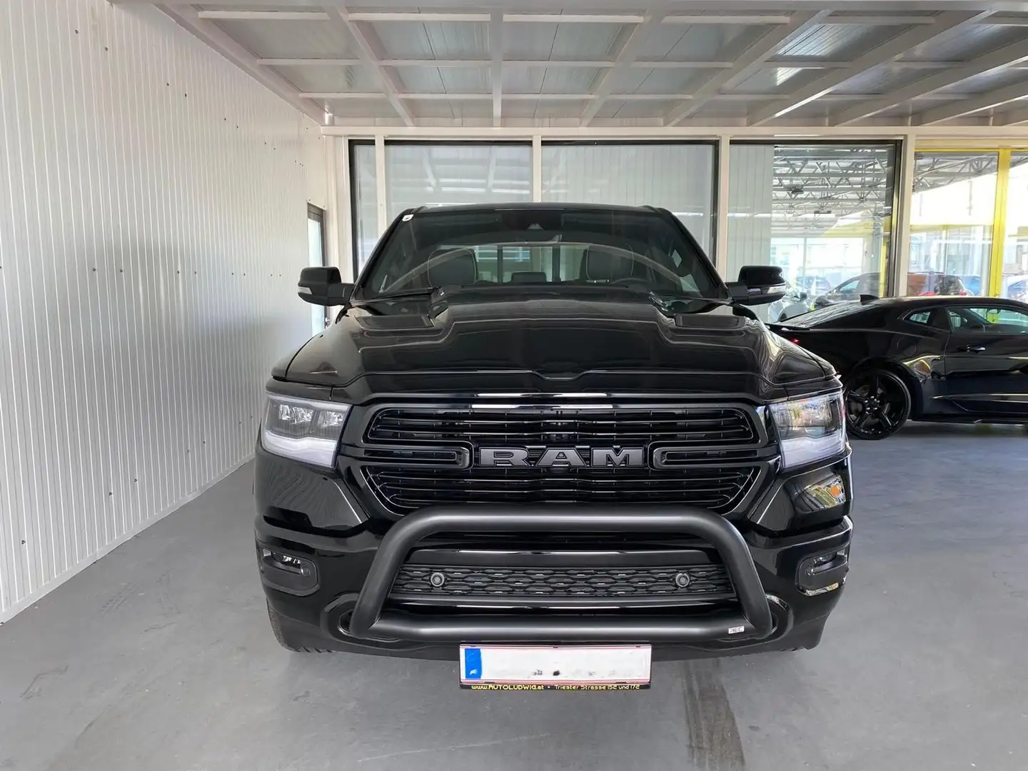 Dodge RAM Laramie, Night Edition, Quad, Long Bed, Luftfahrw. Schwarz - 1