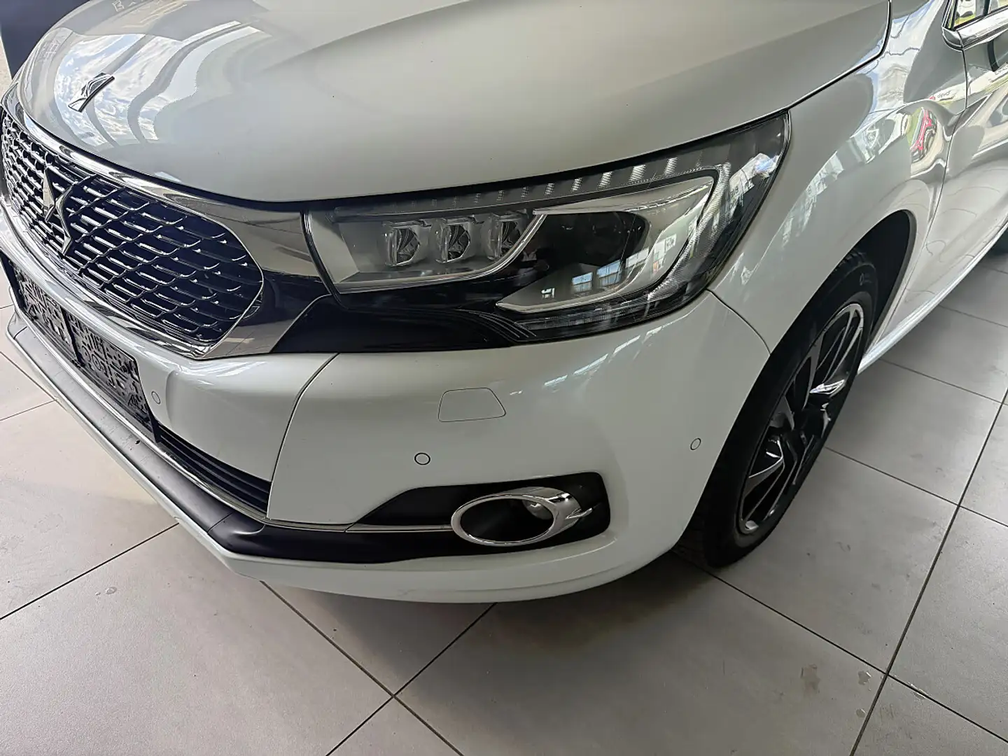 DS Automobiles DS 4 BlueHDi 120 S&S EAT6 Weiß - 2
