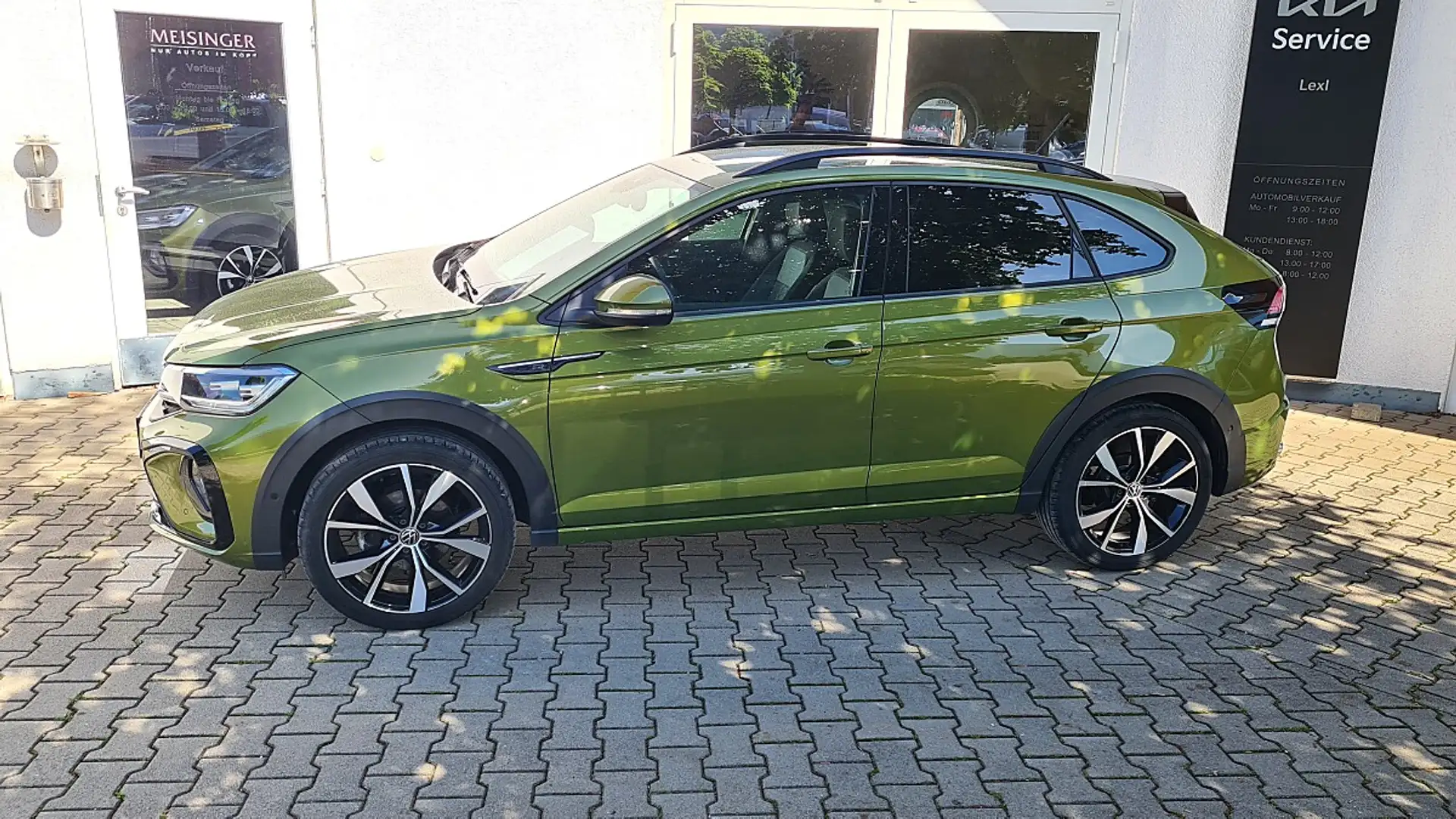 Volkswagen Taigo 1,0 TSI R-Line Grün - 2