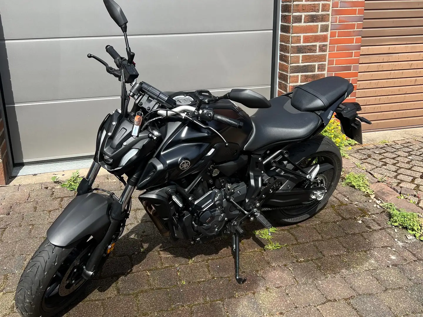 Yamaha MT-07 Neuwertige MT 07 in schwarz Schwarz - 1