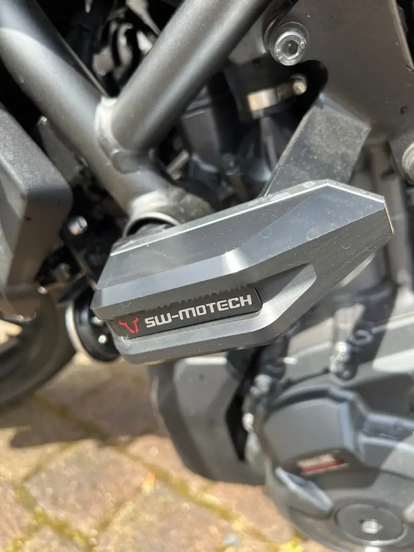 Yamaha MT-07 Neuwertige MT 07 in schwarz Schwarz - 2