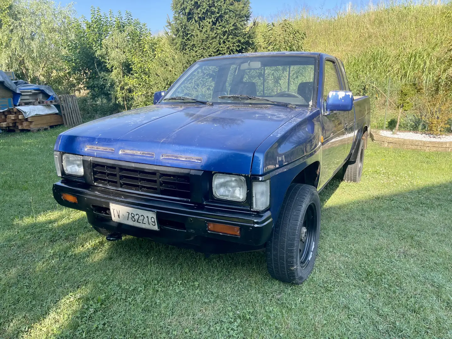 Nissan Pick Up King Cab - 2