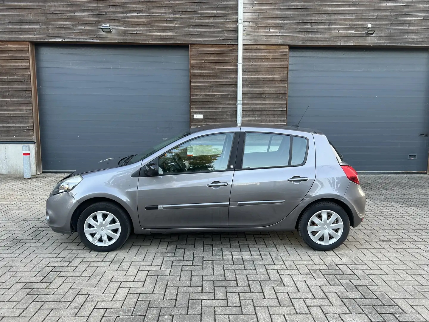 Renault Clio 1.5 dCi ❗️Accidentée ❗️ - 2
