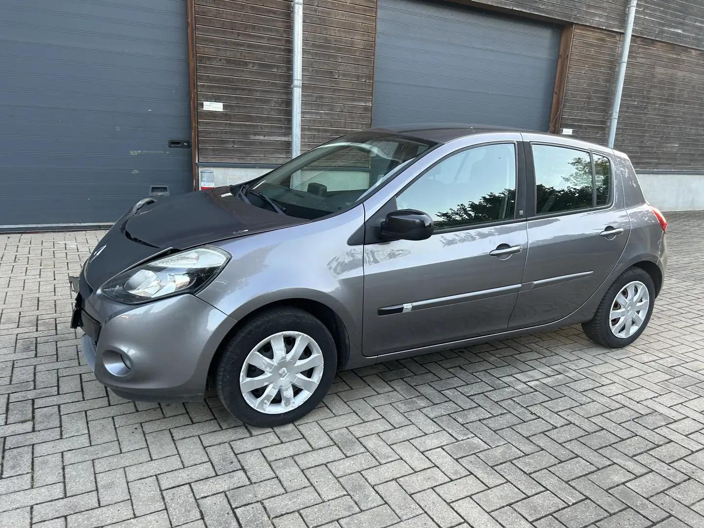 Renault Clio 1.5 dCi ❗️Accidentée ❗️ - 1