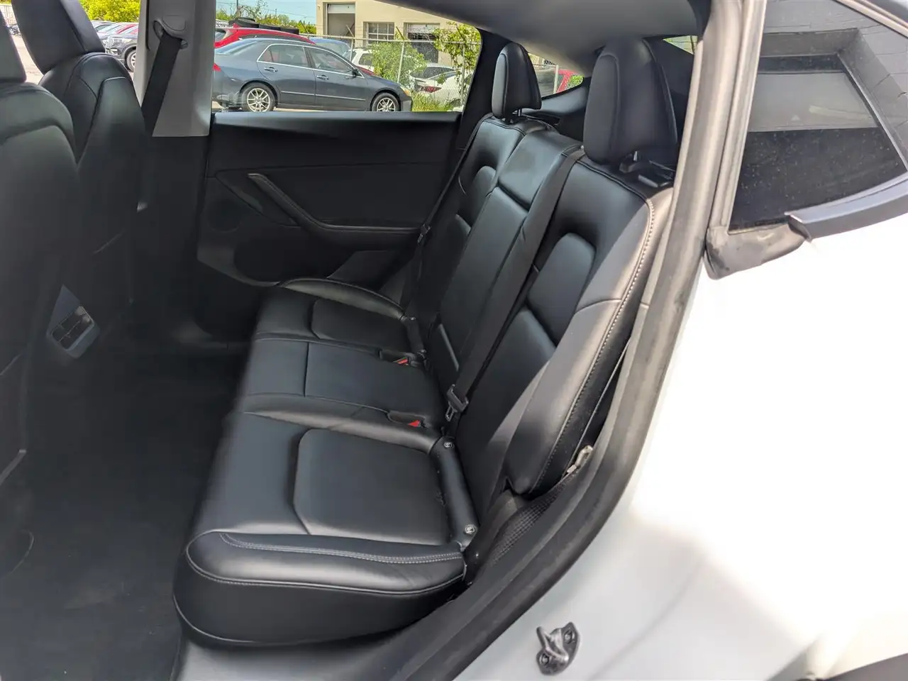 Tesla Model Y снимка Tesla Model Y