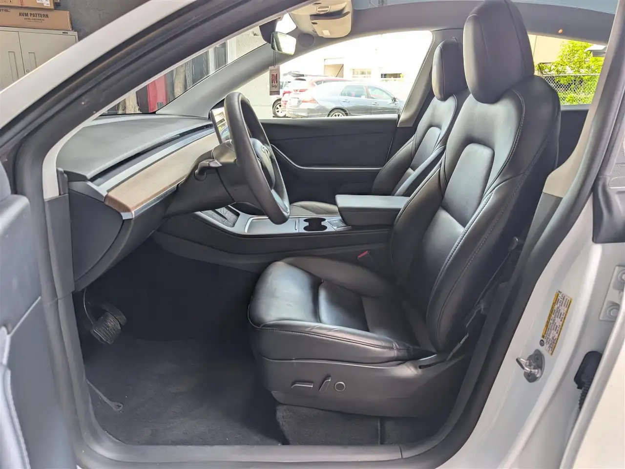 Tesla Model Y снимка Tesla Model Y