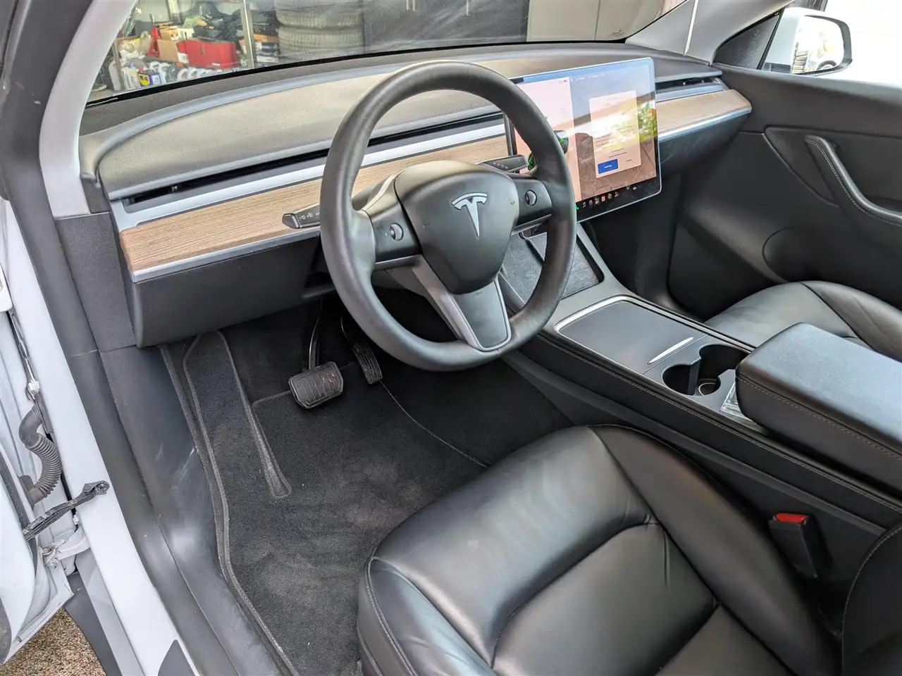 Tesla Model Y снимка Tesla Model Y