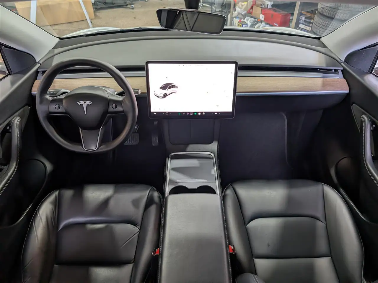 Tesla Model Y снимка Tesla Model Y