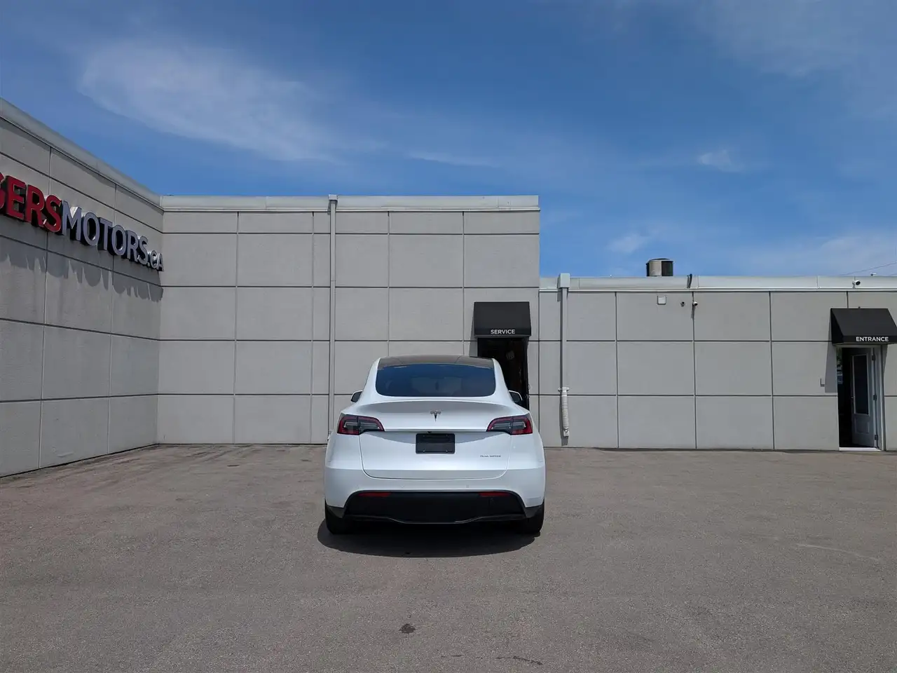 Tesla Model Y снимка Tesla Model Y