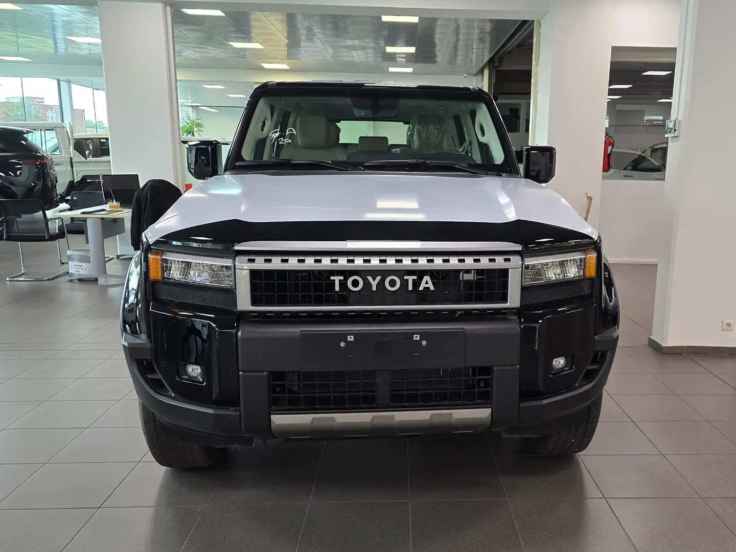 Toyota Land Cruiser Prado 2.8 L D VX LIMITED-EXPORT OUT EU ONLY - 1