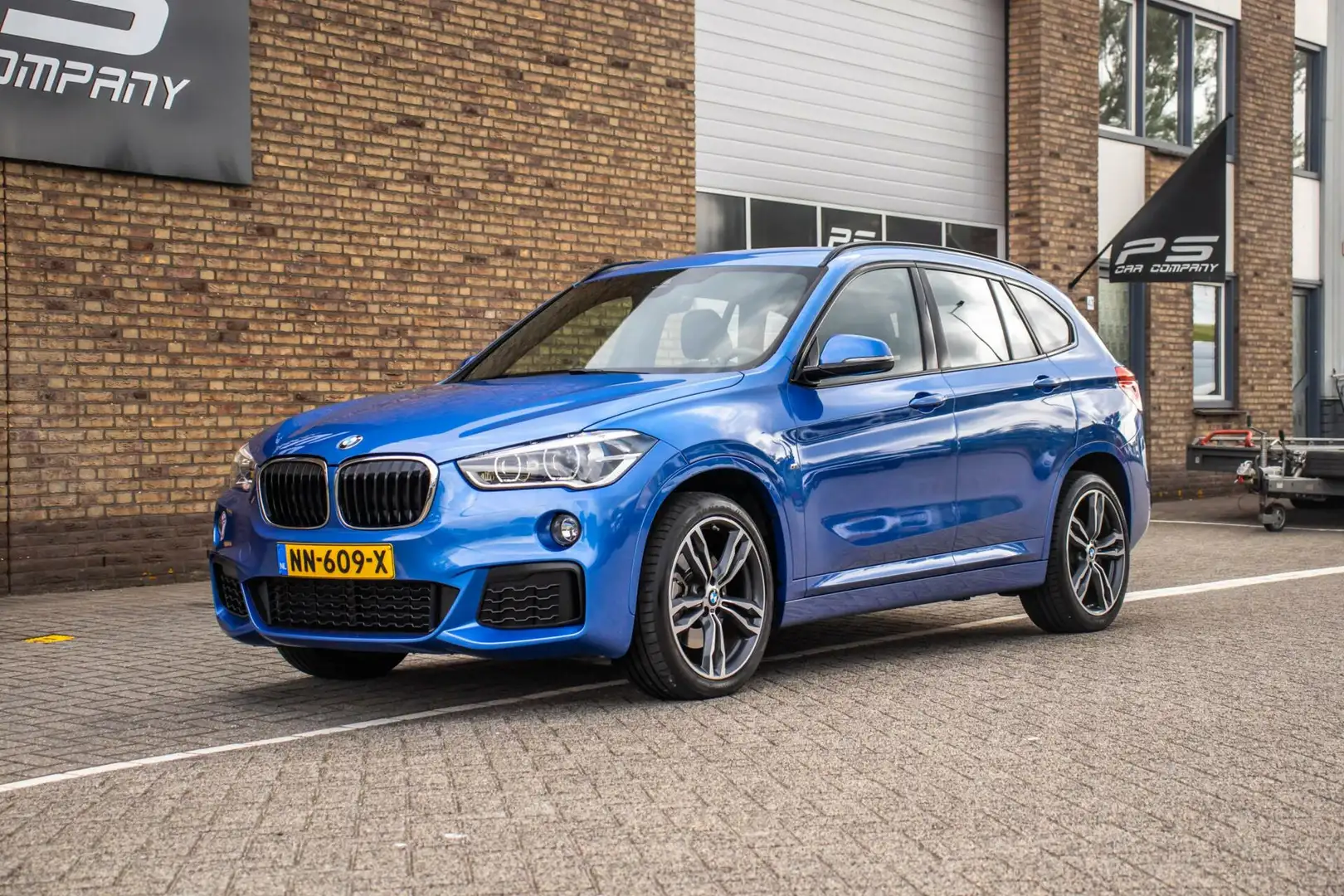 BMW X1 sDrive20i Centennial High Executive, NAP,Leder,Cru Bleu - 2