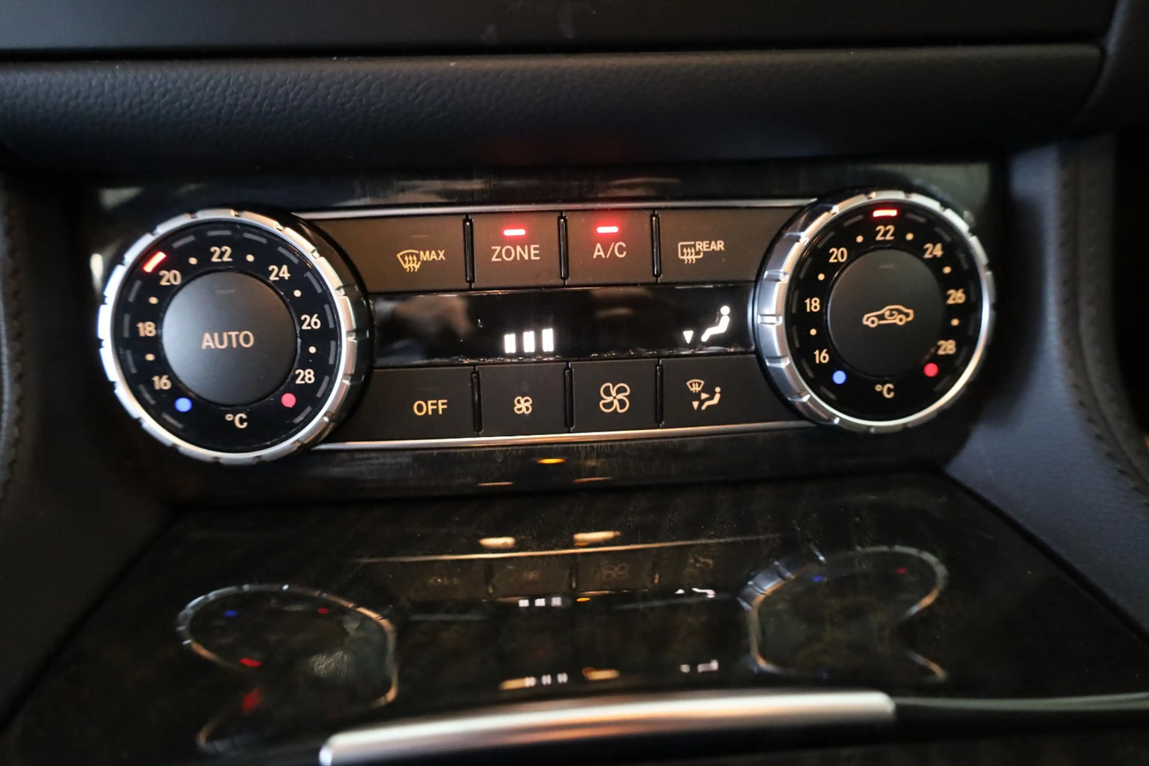 Mercedes-Benz CLS 350 d 4Matic Sport-Paket* AMG-Line — photo 29