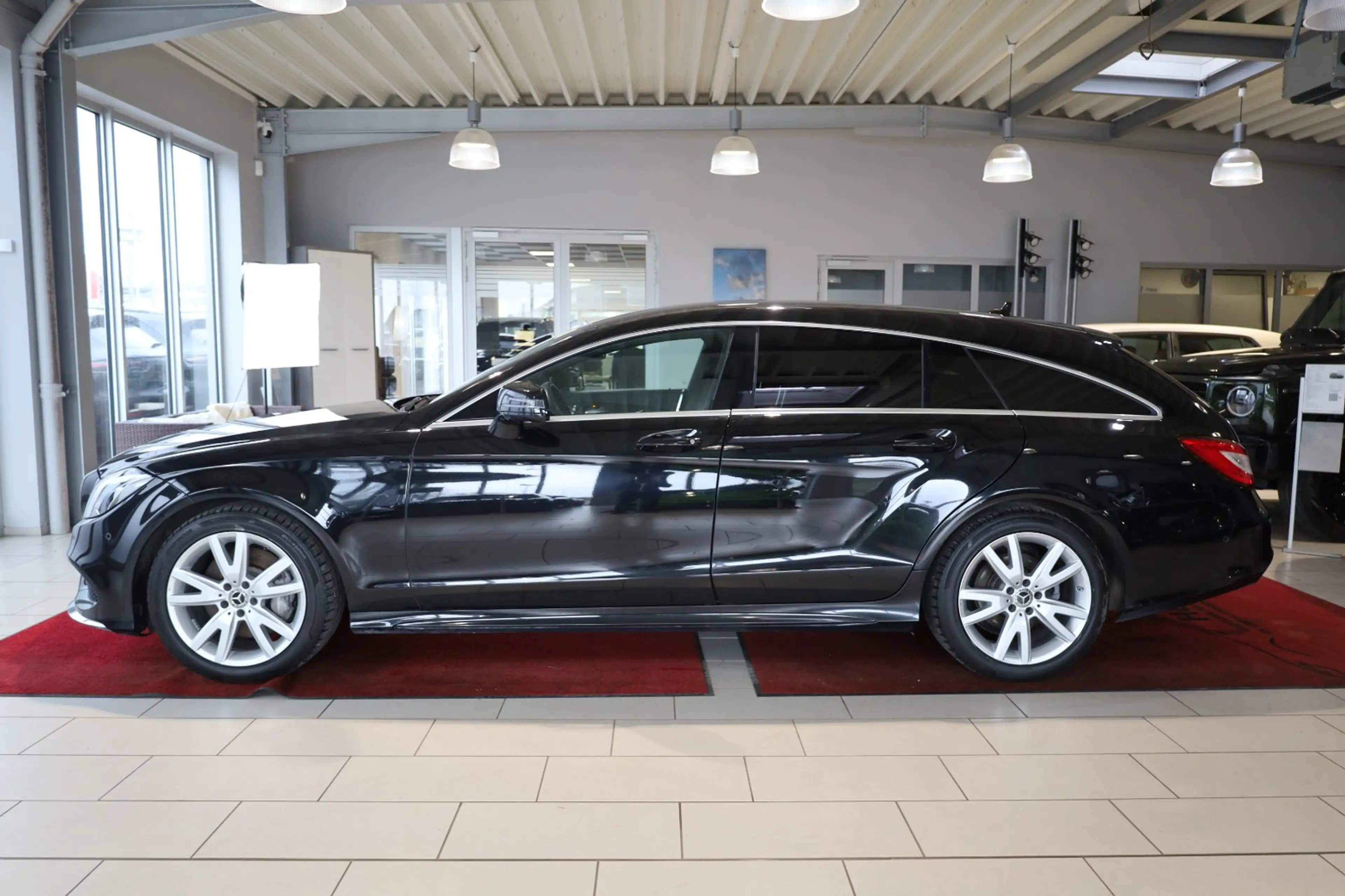 Mercedes-Benz CLS 350 d 4Matic Sport-Paket* AMG-Line — photo 2