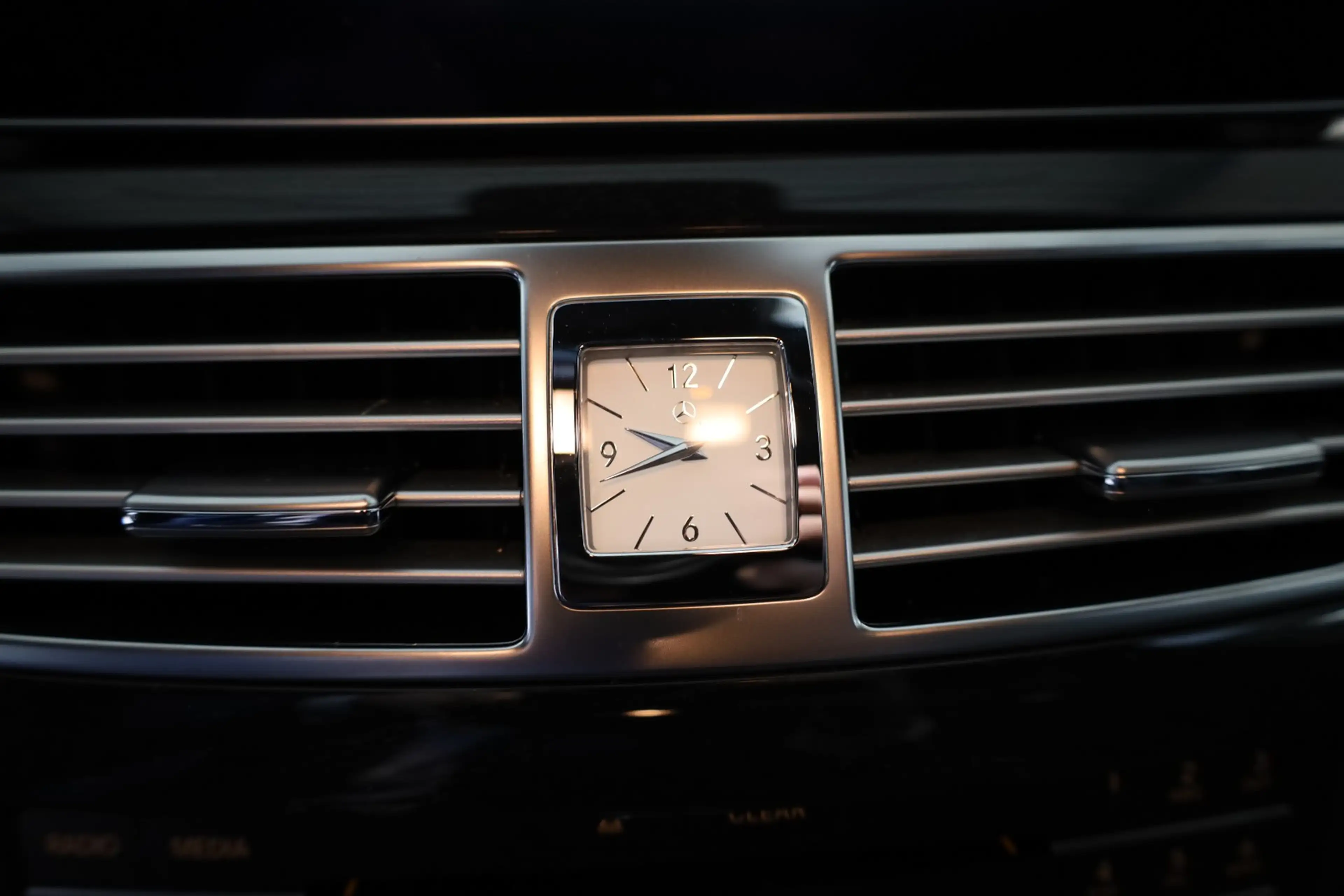 Mercedes-Benz CLS 350 d 4Matic Sport-Paket* AMG-Line — photo 30