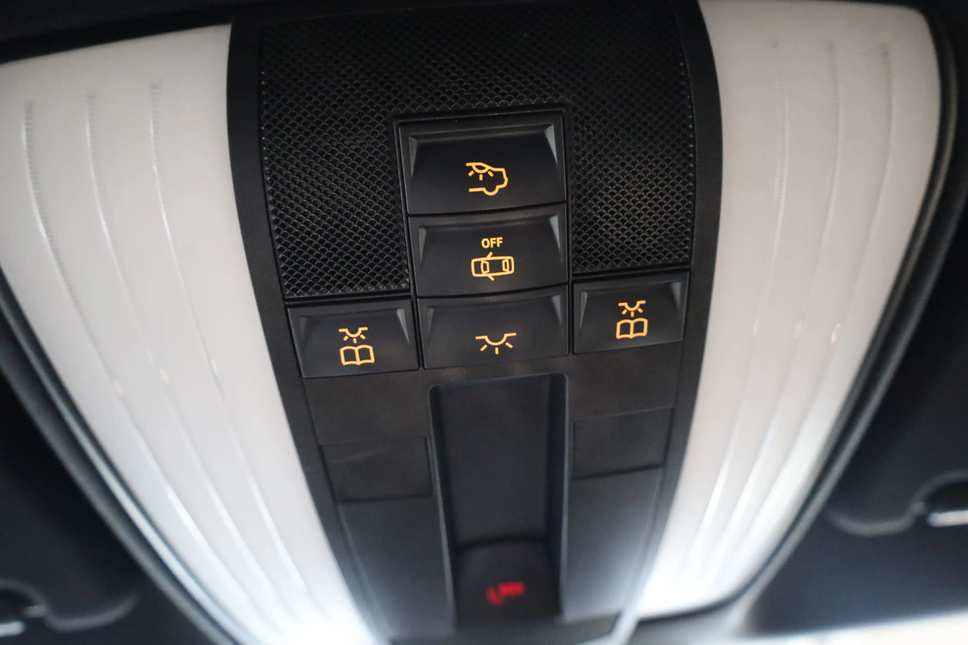 Mercedes-Benz CLS 350 d 4Matic Sport-Paket* AMG-Line — photo 32