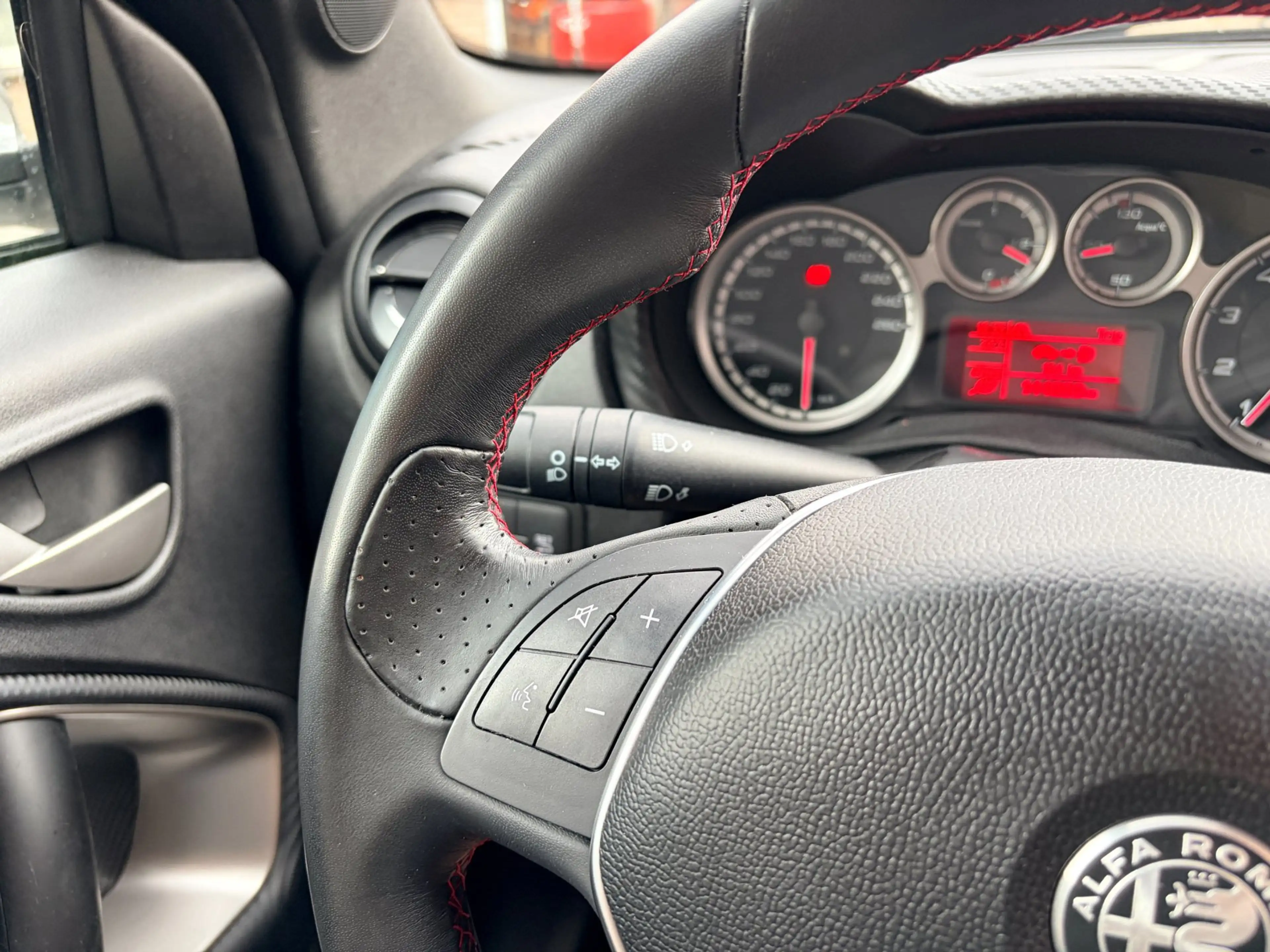 Alfa Romeo MiTo 0.9 TwinAir ECO Super — photo 13