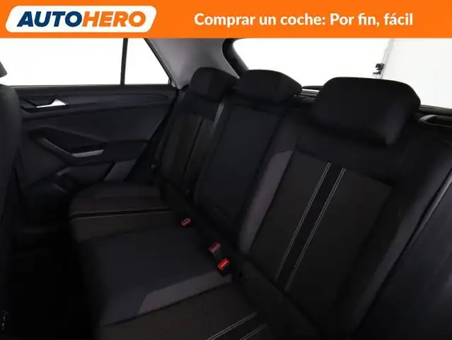 Volkswagen T-Roc view 15