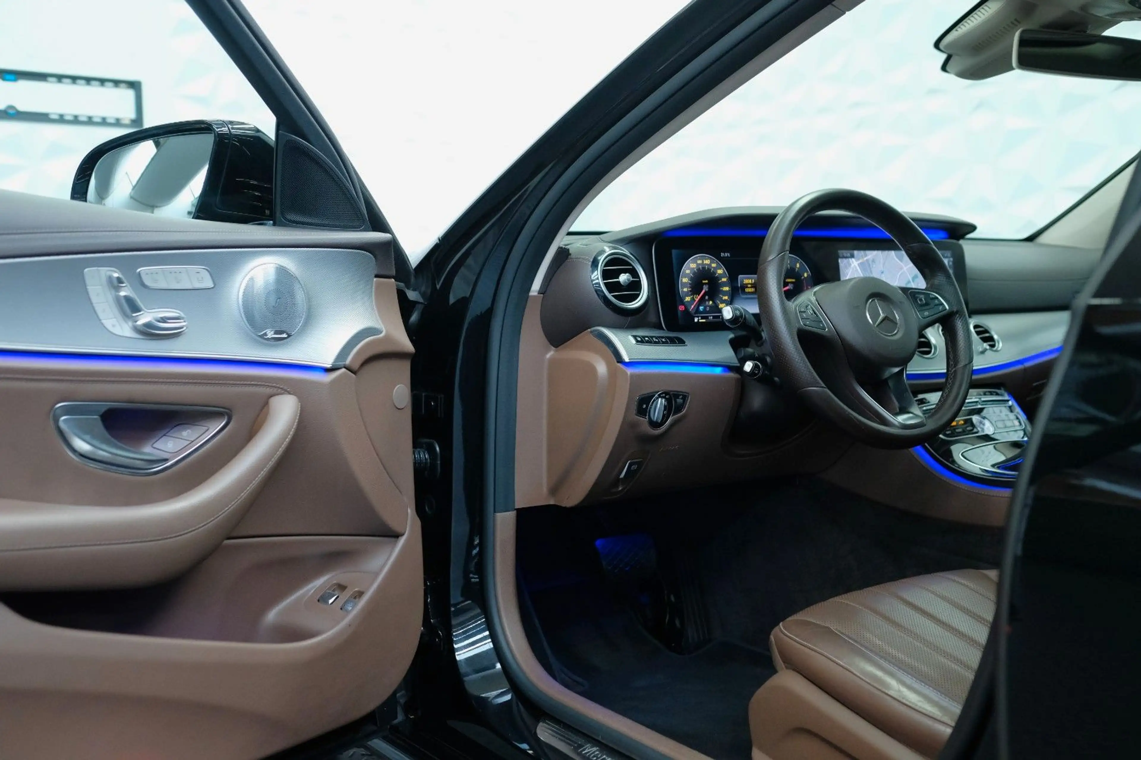 Mercedes-Benz E 400 E400 4Matic Avantgarde/MBEAM/MASSAGE/PANO/BURMES — photo 12