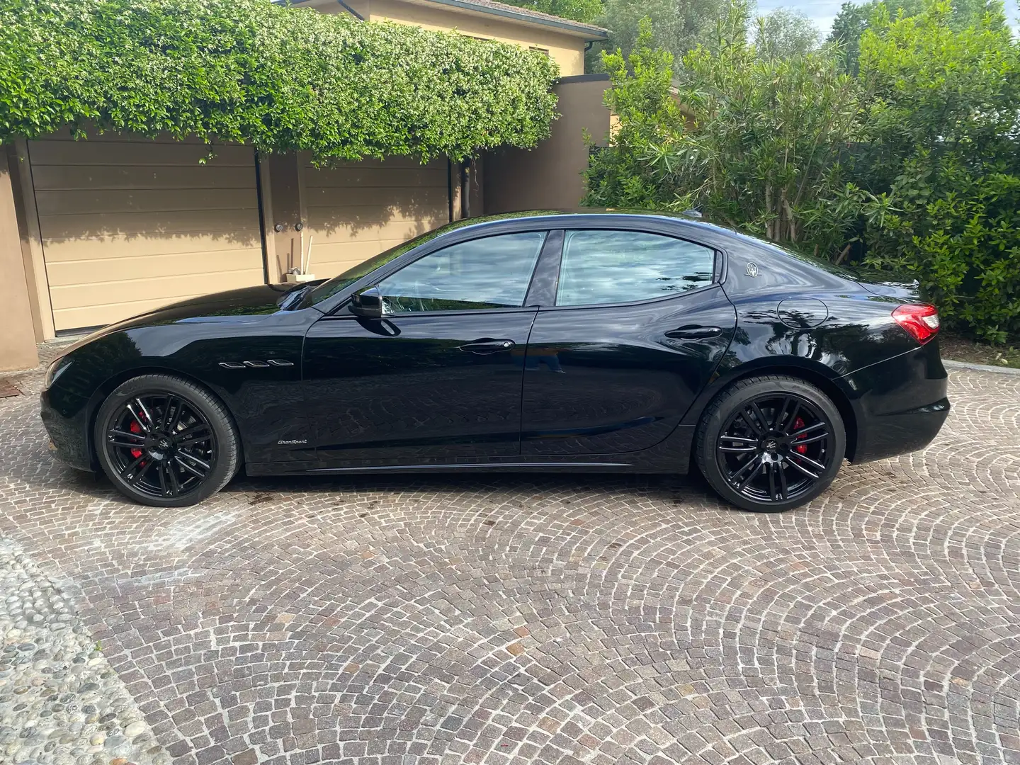 Maserati Ghibli Ghibli 3.0 V6 bt GS 350cv auto my19 pack Nerissimo Nero - 1