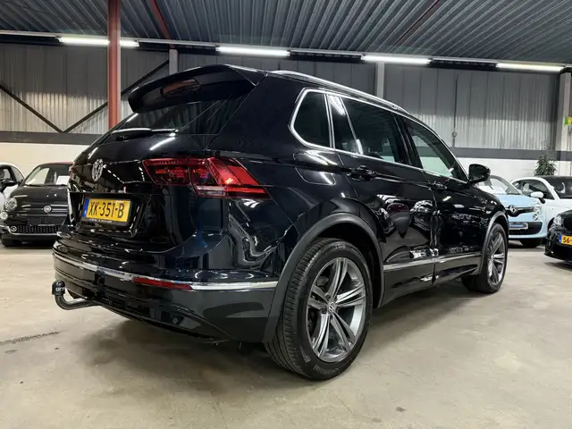 Volkswagen Tiguan view 3