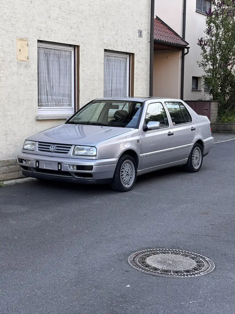 Volkswagen Vento 2.0 GLX - 1
