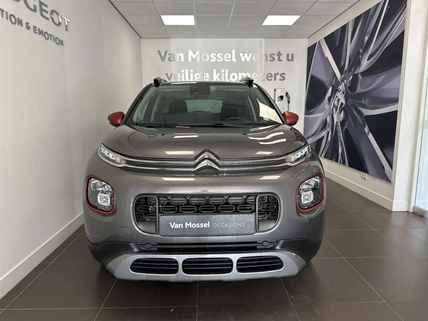 Citroen C3 Aircross 1.2 PureTech C-Series 110 PK | Nav | Apple Carplay Grijs - 2