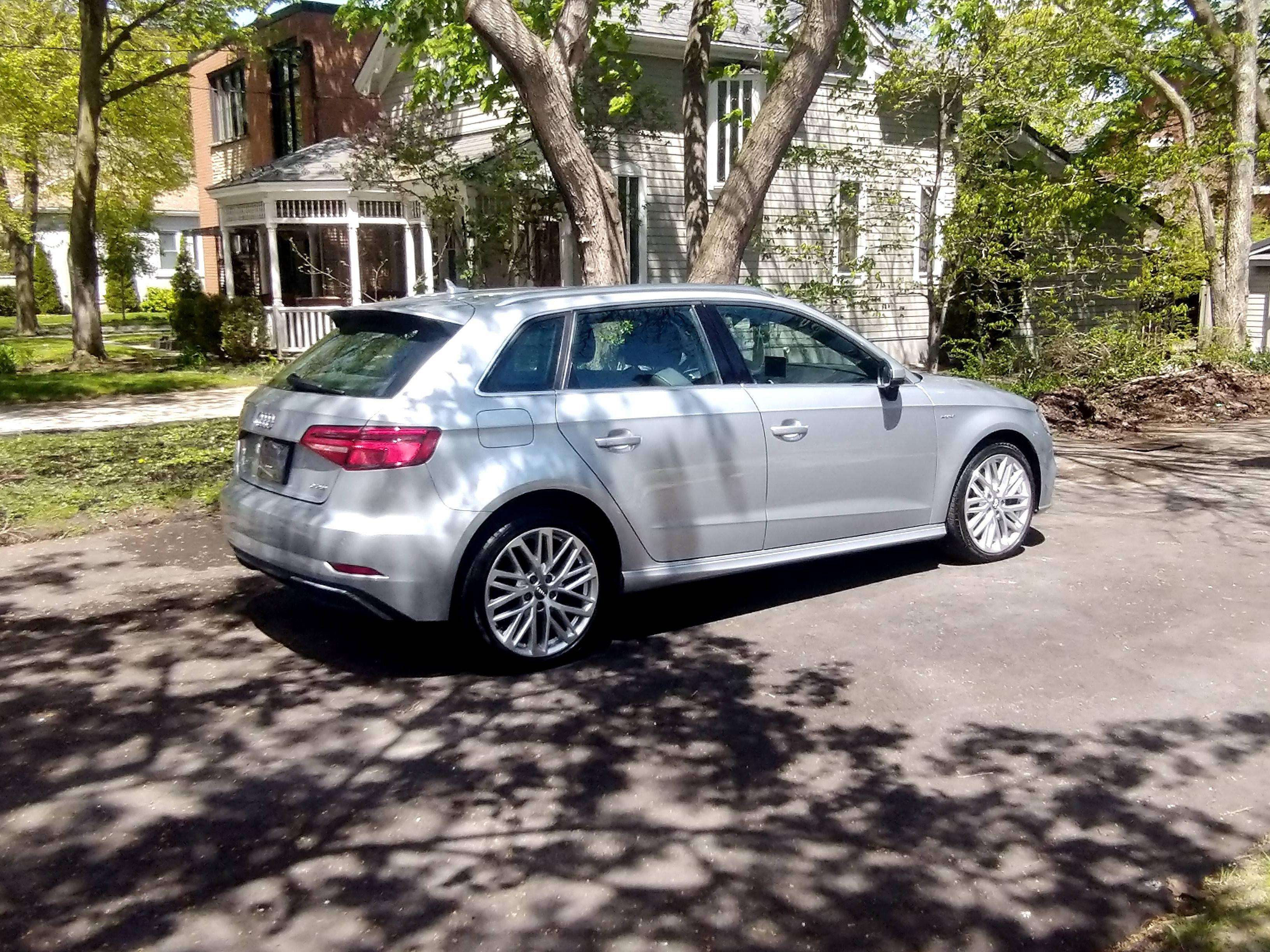 2017 Audi A3 Sportback etron - Technik Trim thumb 8