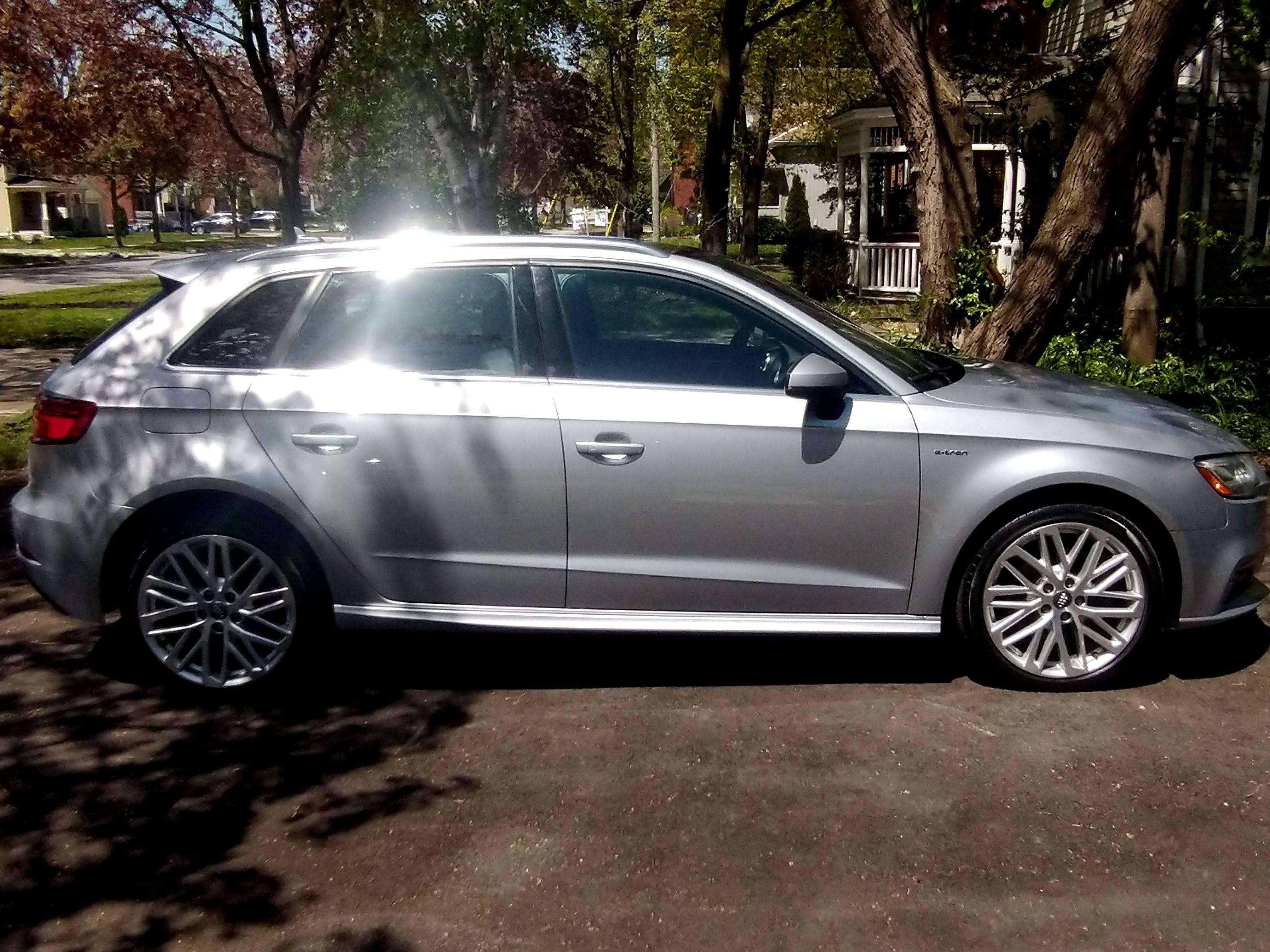 2017 Audi A3 Sportback etron - Technik Trim thumb 9