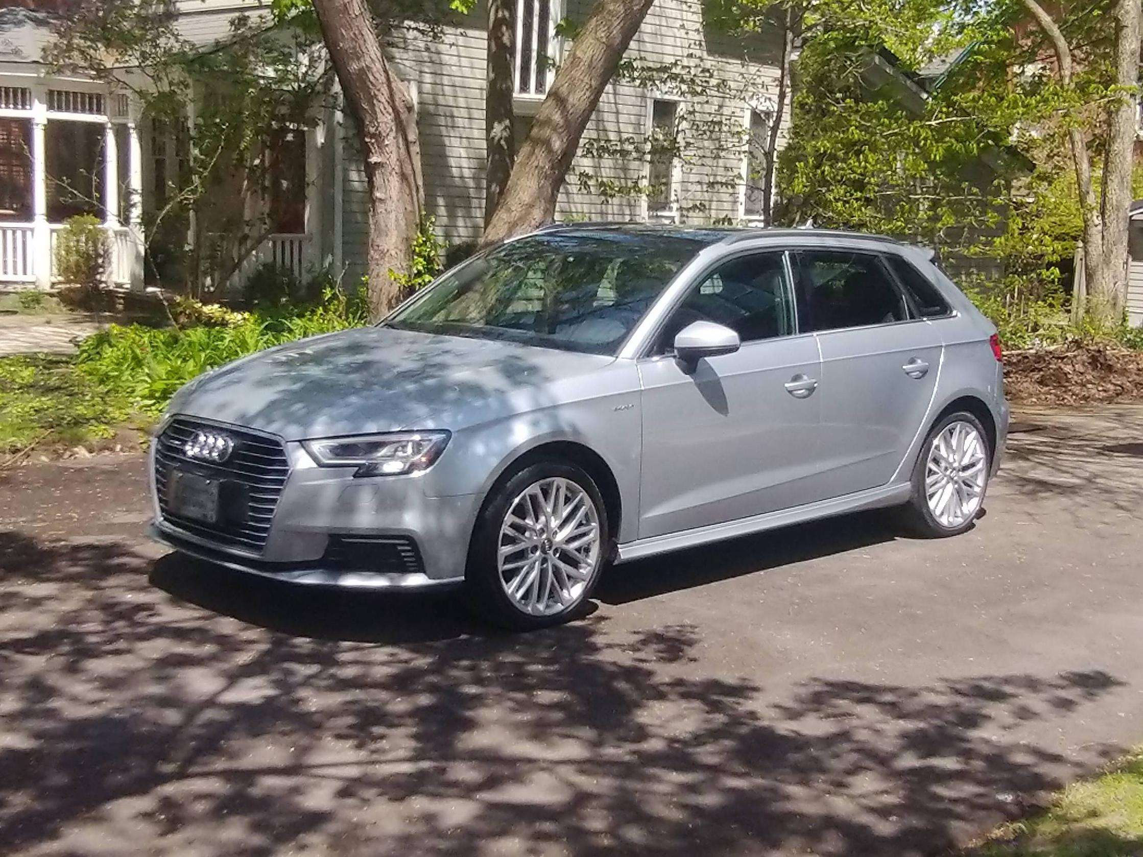 2017 Audi A3 Sportback etron - Technik Trim alt 3