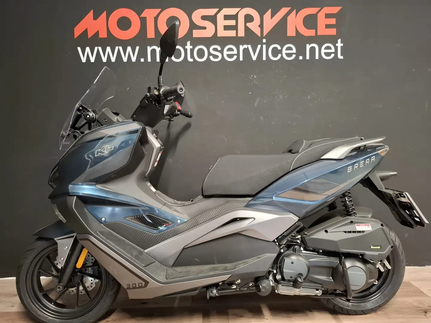 KL Motors Brera 300 Blau - 1