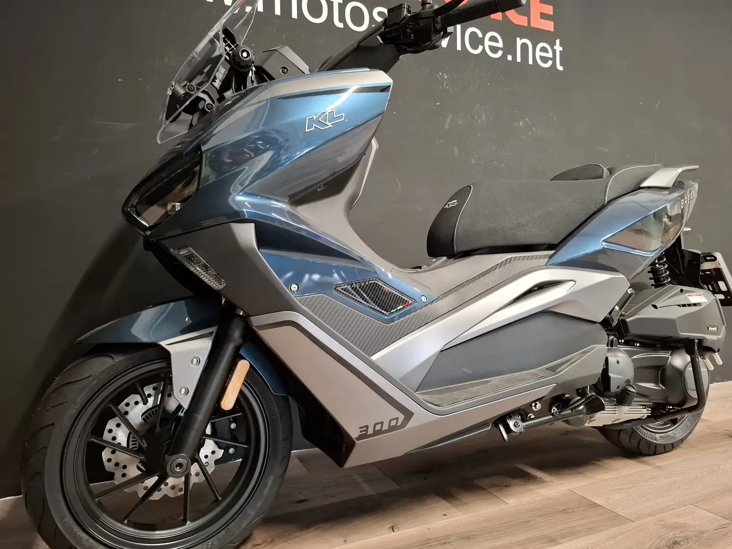 KL Motors Brera 300 Blau - 2