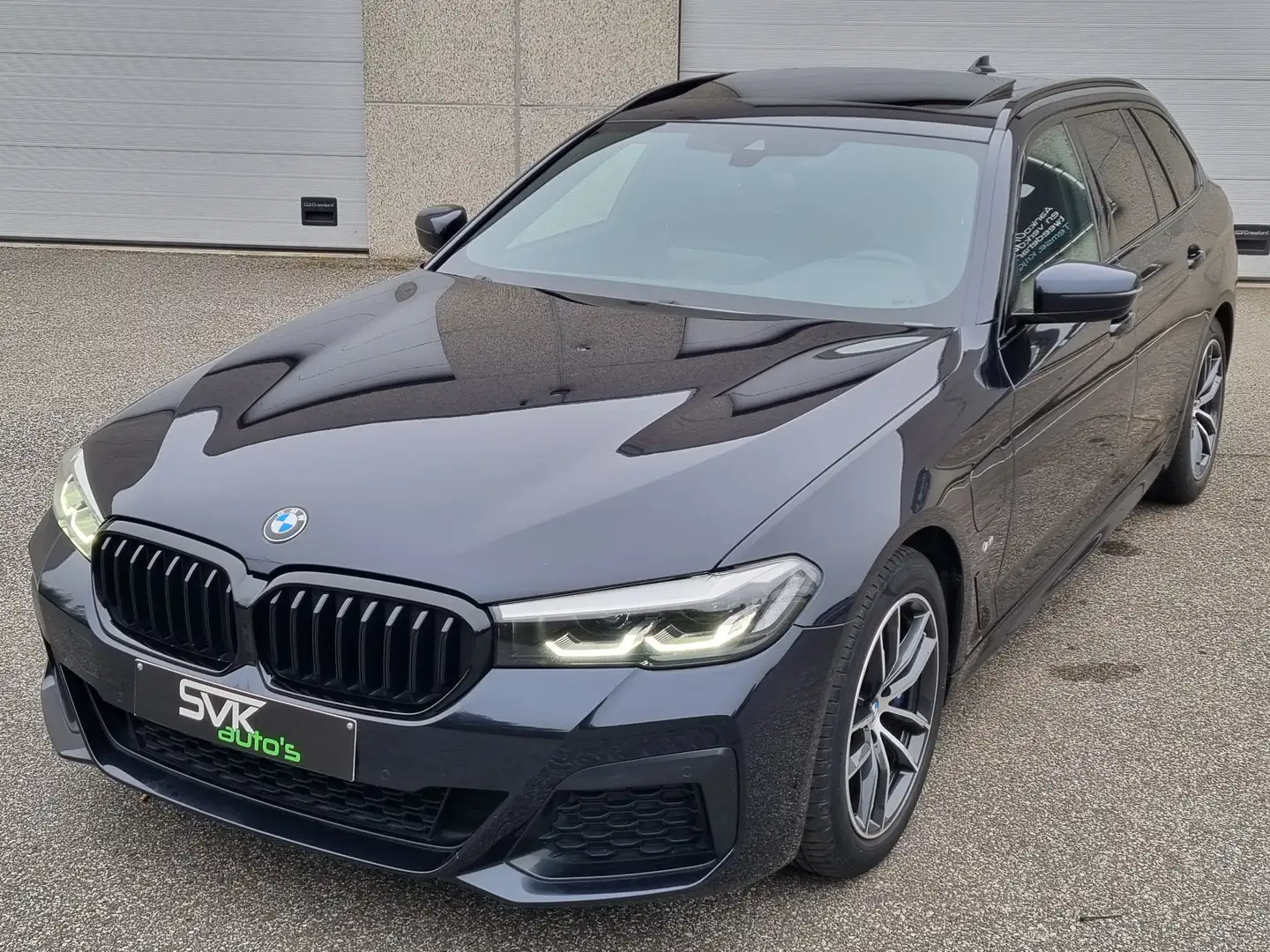 BMW 530 Touring eAS PHEV//M-Pakket//Pano... Zwart - 1