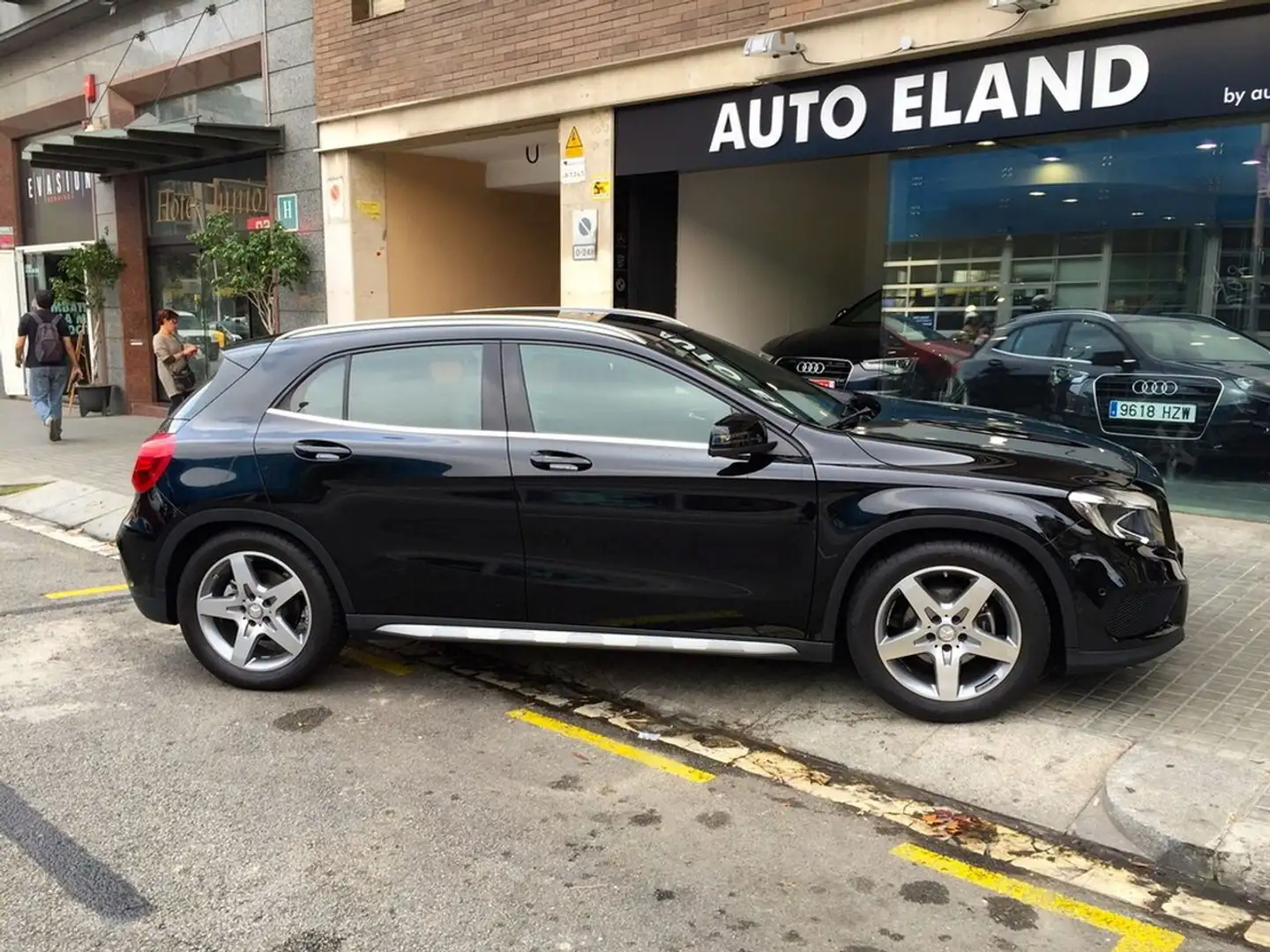 Mercedes-Benz GLA 200 SUV/4x4/Pickup en Negro ocasión en BARCELONA por €  23.900,-