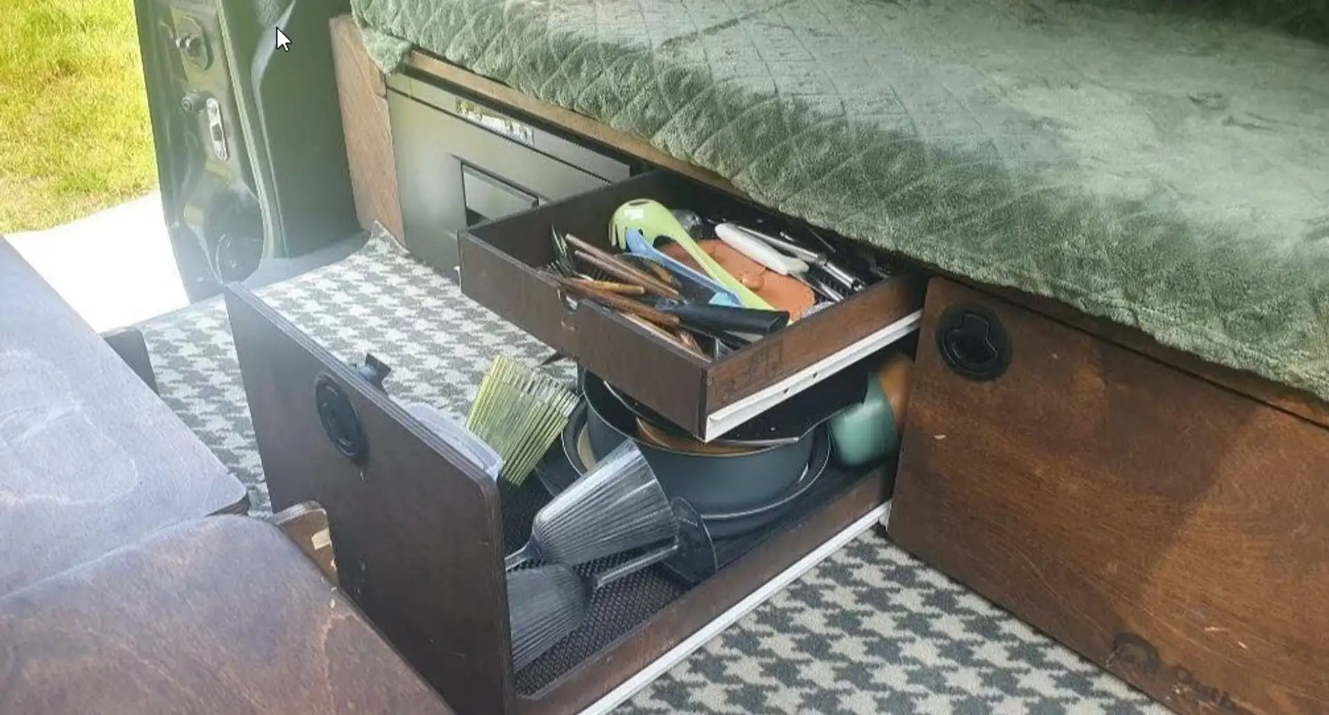 Dacia Dokker Camperbus gemaakt door Outbase Campervans Negru - 2